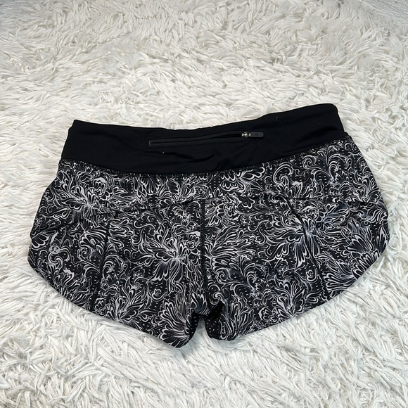 Lululemon Speed Up Short *2.5" Infinity Speed Up Short Alpine White Black - Picture 4 of 6